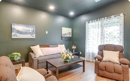 1 Mi to Downtown New Albany Home