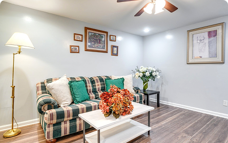 1 Mi to Downtown New Albany Home